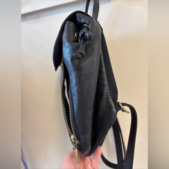 Vintage soft leather mini backpack w/drawstring snap close & front zip pocket - Picture 7 of 10